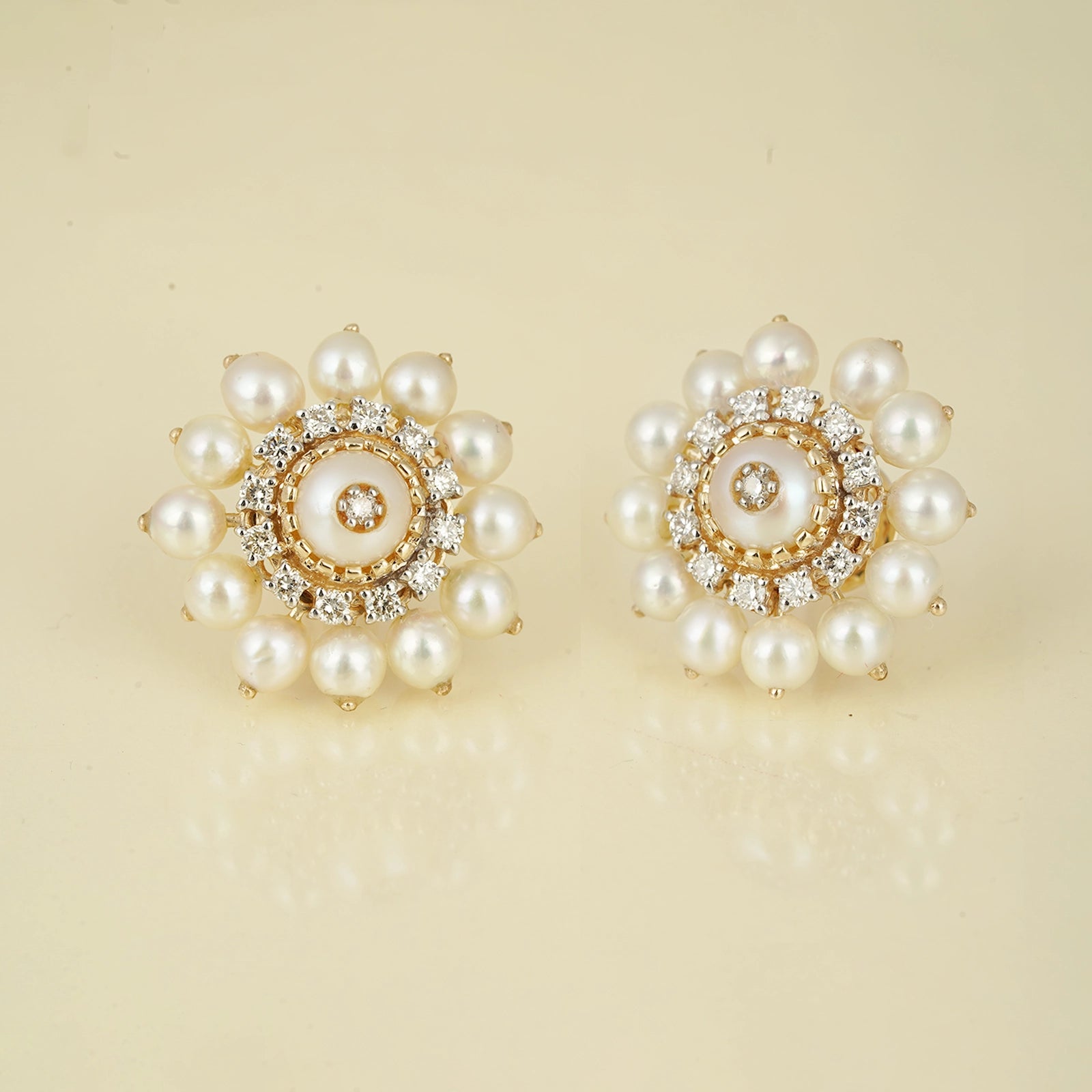 Audrey Snow Ear Studs