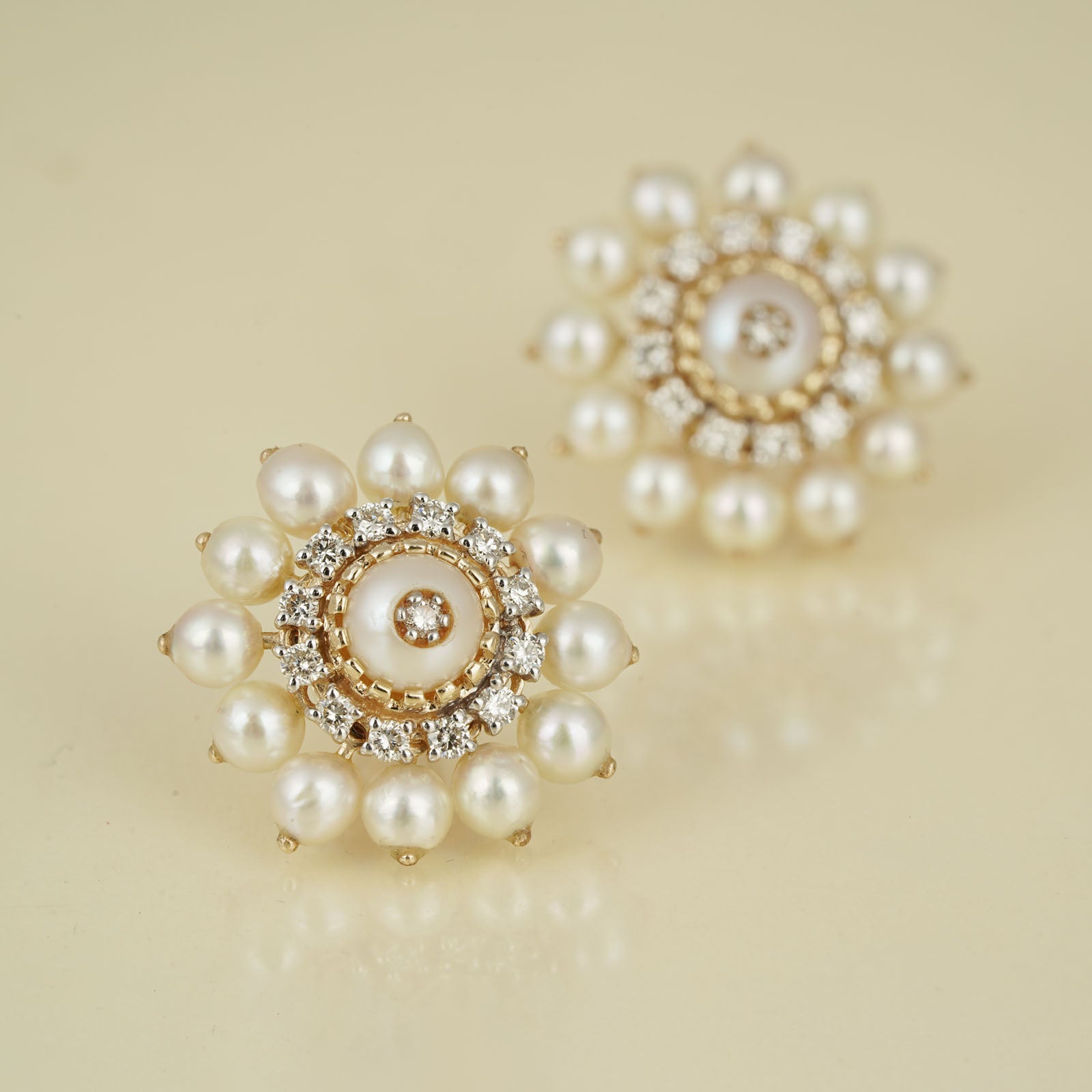 Audrey Snow Ear Studs