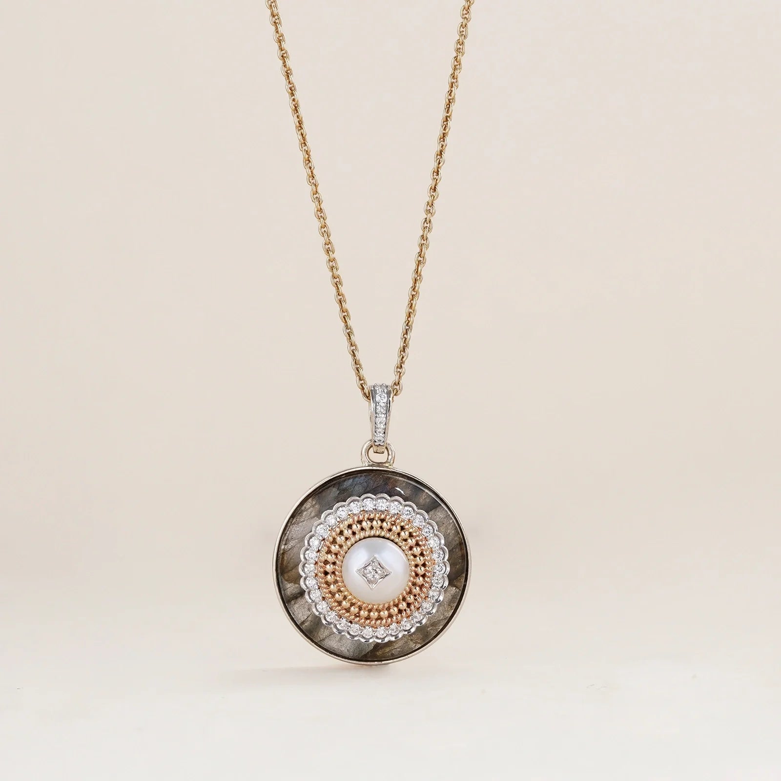 Rae Pendant Necklace