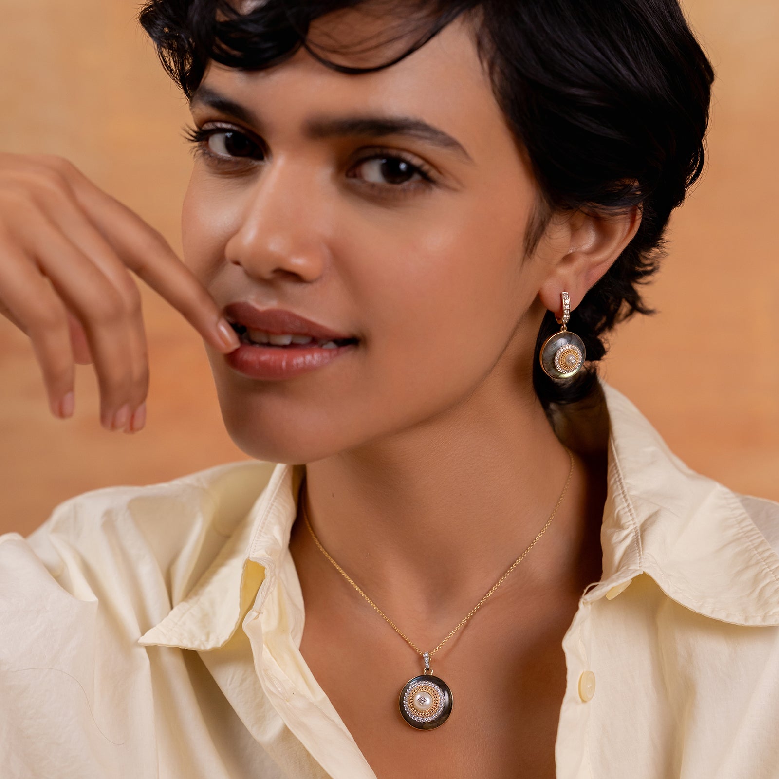 Rae Pendant Necklace