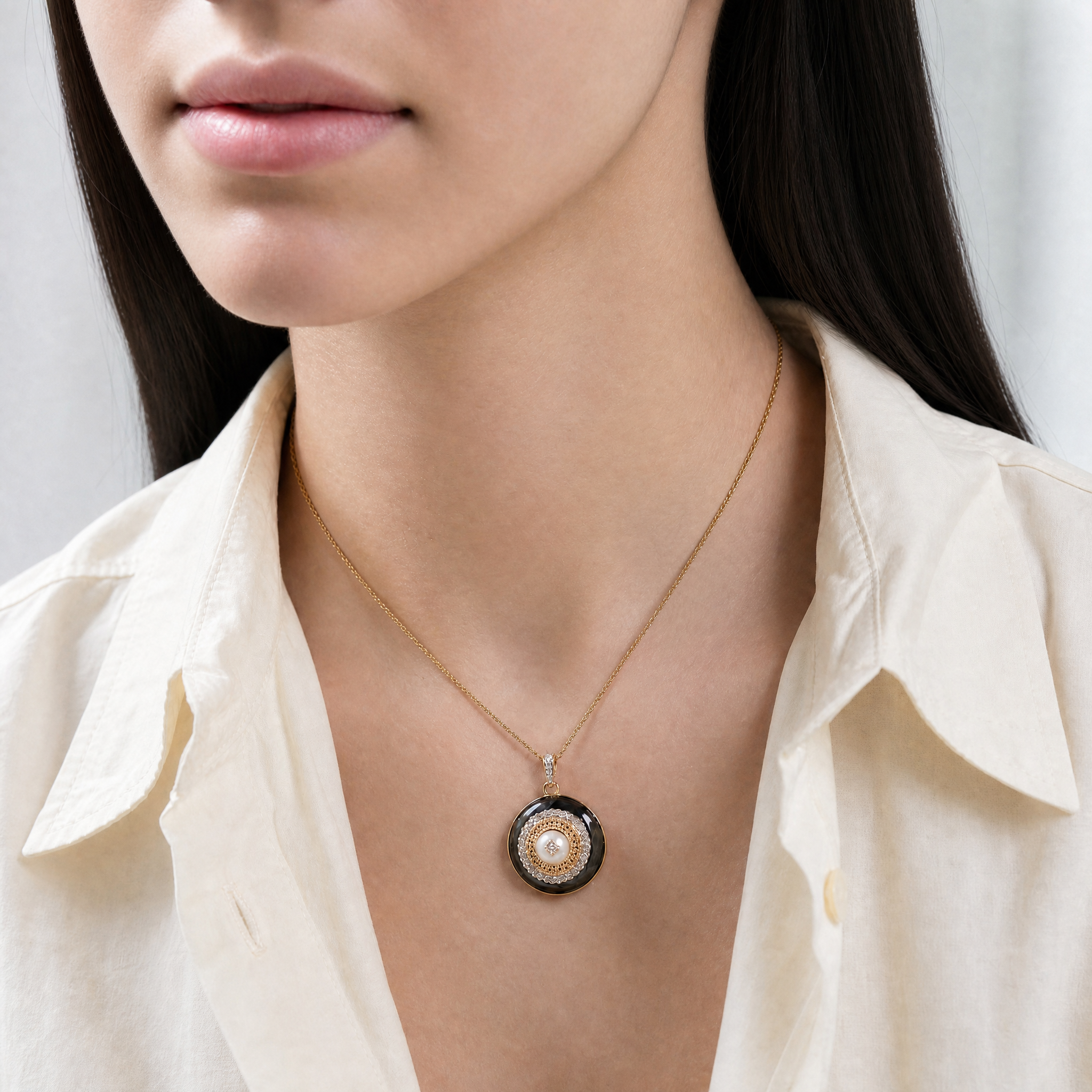 Rae Pendant Necklace